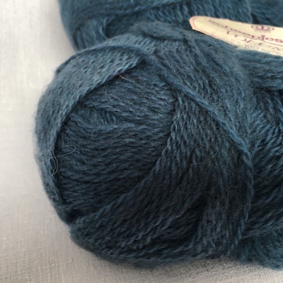 Scheepjeswol Voluma Fluffy Acrylic / Mohair Blend Yarn 2 Skeins Blue #5351 New - Picture 2 of 4